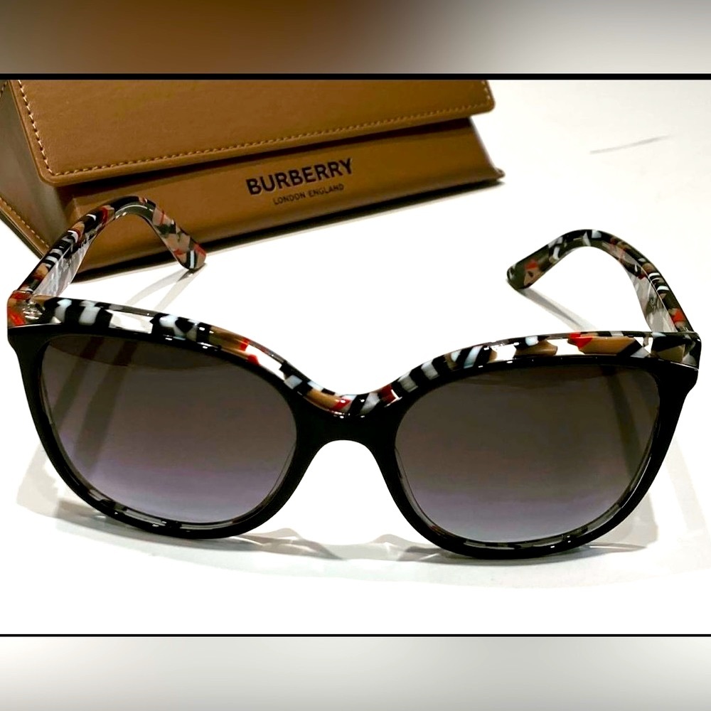 NWT Burberry Sunglasses - Picture 13 of 13